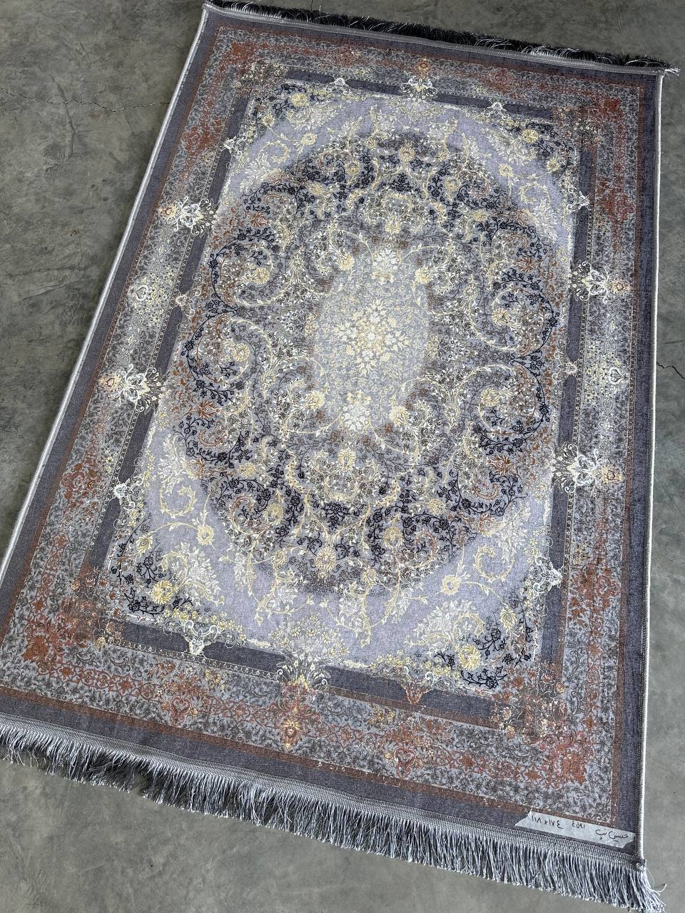 فرشینه مدرن و کلاسیک، با ترکیب رنگ‌های مختلف، مناسب چیدمان‌های امروزی و فضاهای مدرن و کلاسیک